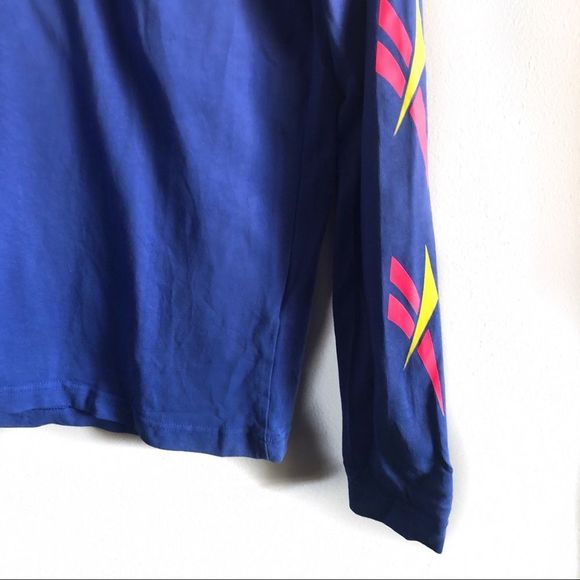 Reebok Long Sleeve T-Shirt With Vector Logo Sleeve - Picture 9 of 9